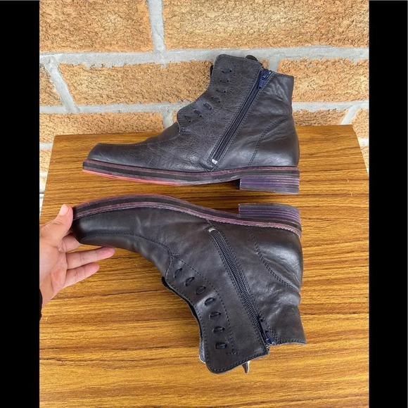 JOHN FLUEVOG MODVOGS
MIKAELA
MODERN CHUKKA BOOT SIZE 10 - Picture 4 of 16